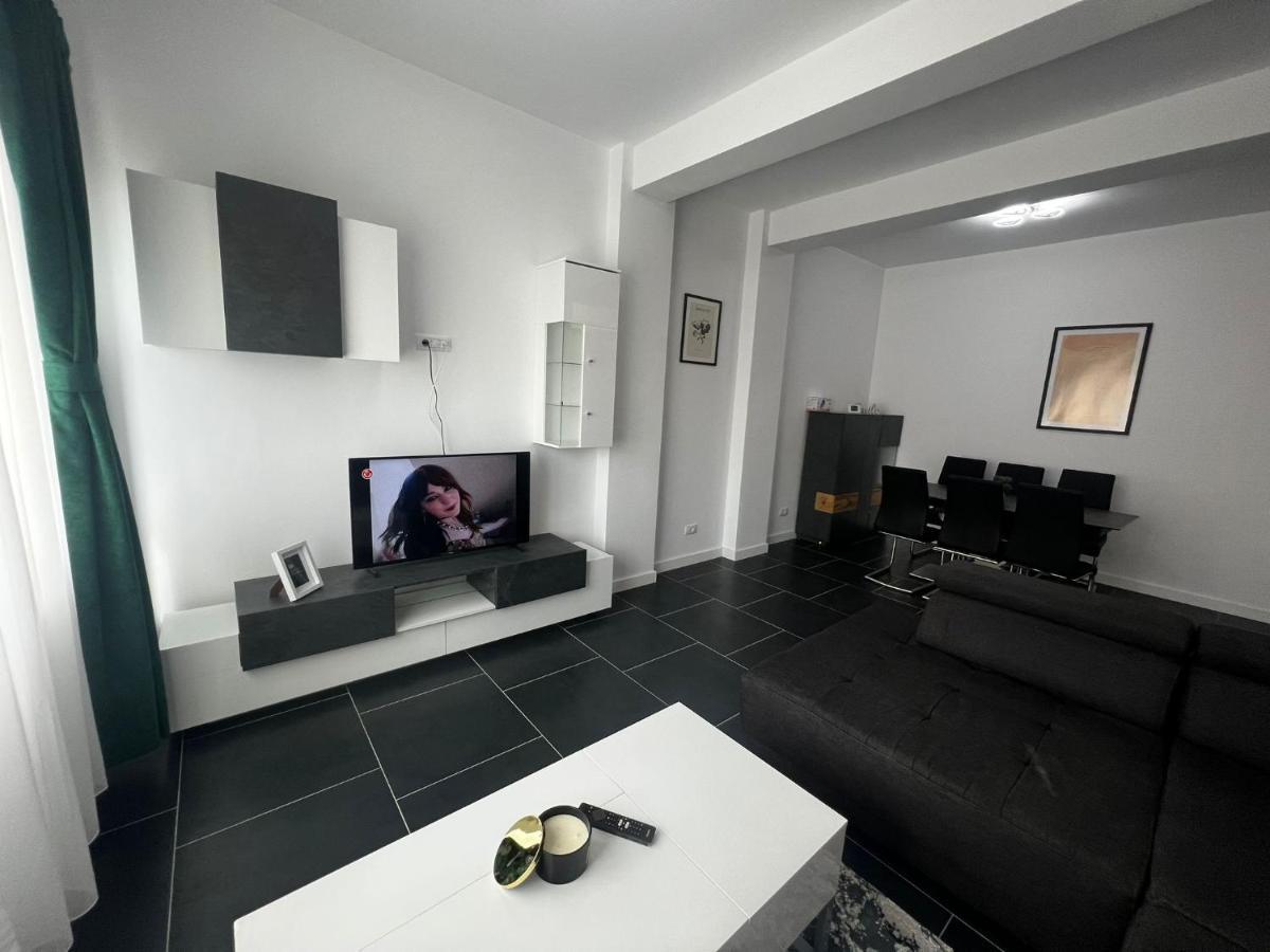 Marvellous Aparthotel With Master Apartments スチャヴァ エクステリア 写真